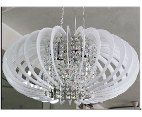 LAMPADARIO BIANCO CON CRISTALLI