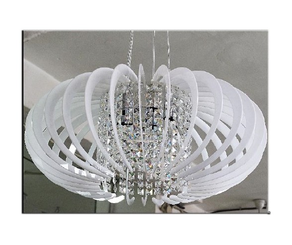 LAMPADARIO BIANCO CON CRISTALLI