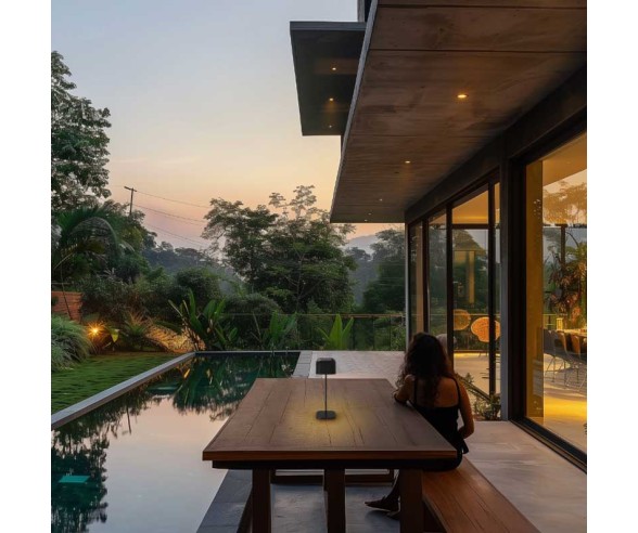 Wiederaufladbare Tischlampe von Acb