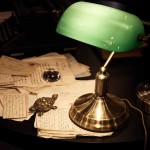 Lampada elegante da scrivania in ottone brunito